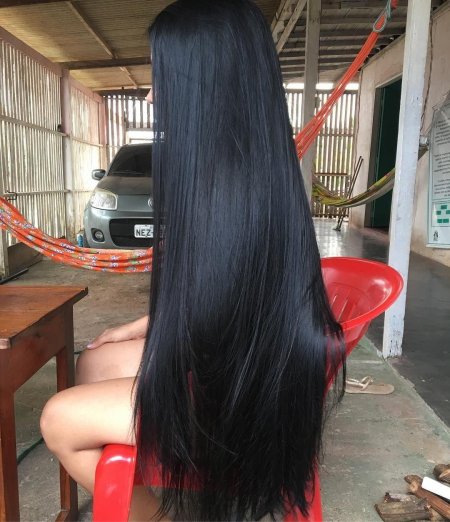 Красивые длинные черные волосы