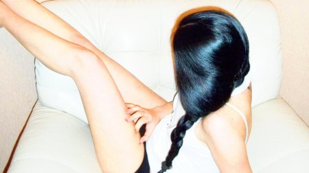 Брюнетка с хвостиком