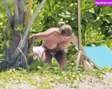 Обнаженные сиськи