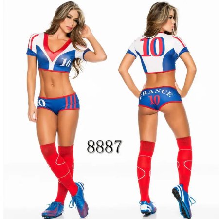 Женский футбольный костюм