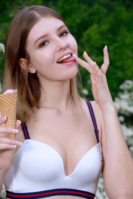 Красива девушка