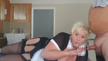 Зрелая горничная