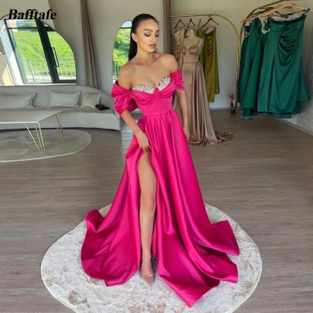 Вечернее платье с разрезом