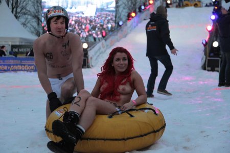 Голые гонки на санках в германии