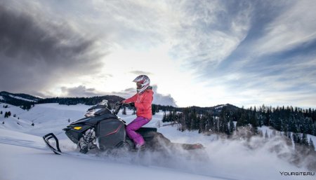 Снегоход в горах