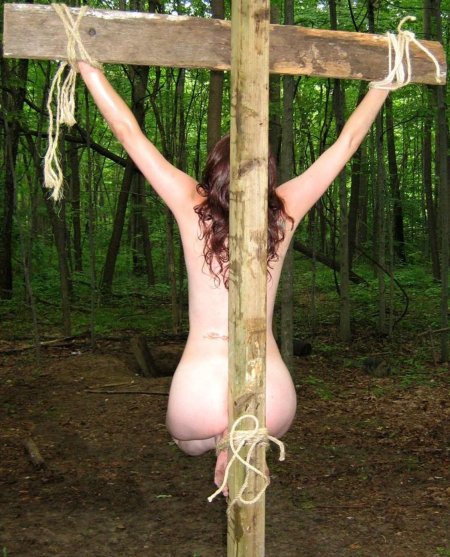 Бондаж в лесу