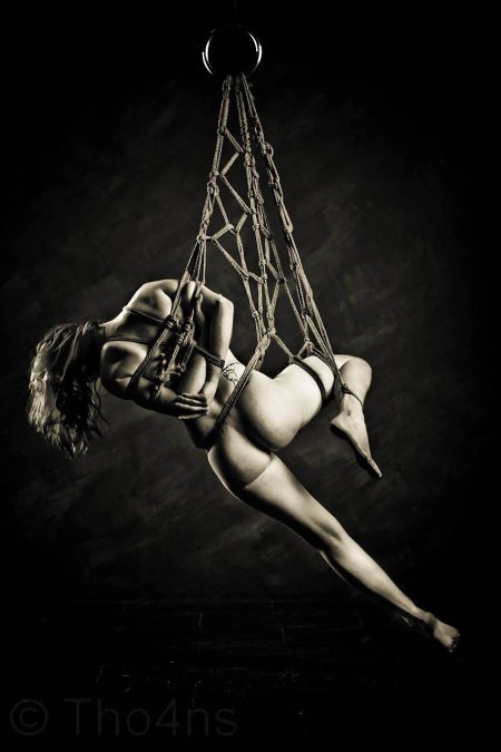 Шибари со спины