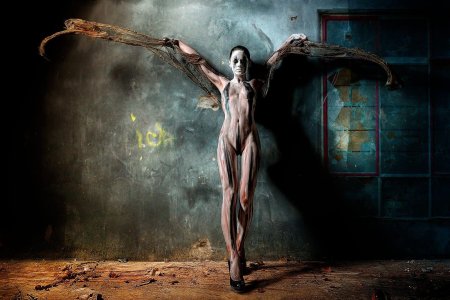 Постапокалипсис девушки ню