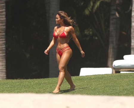 Дафни джой в купальнике