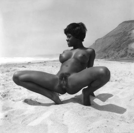 Стеатопигия голая ретро