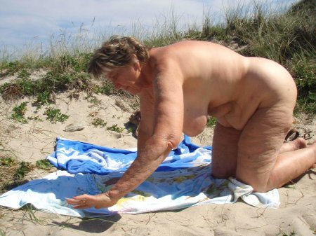 Голые бабки на пляже