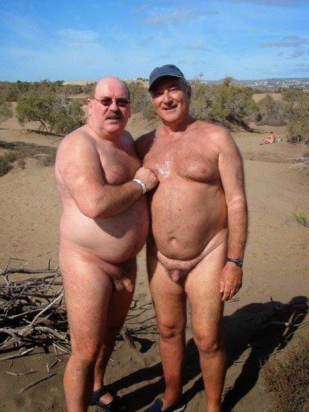 Голые старые мужики на пляже