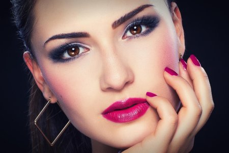 Яркие макияж