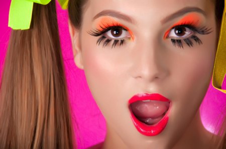Очень яркий макияж
