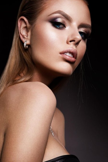 Модель макияж