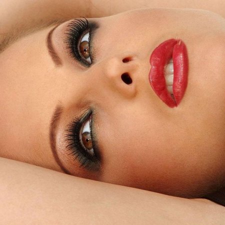 Красивые девушки крупным планом