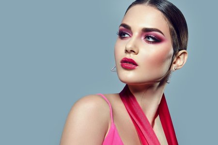 Девушка с красивым макияжем