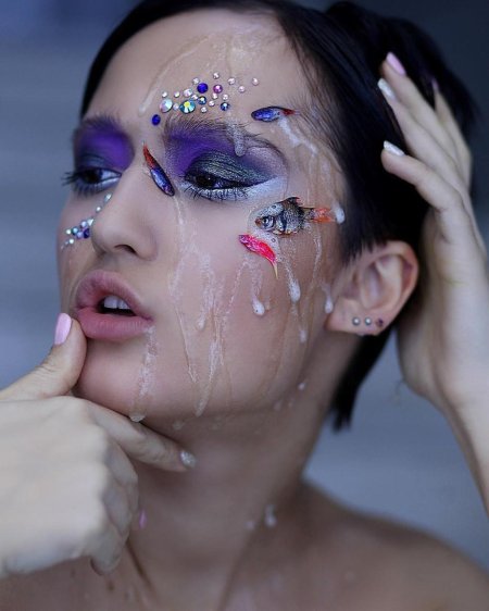 Камшот на лицо яркий макияж