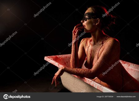 Девушка в ванне