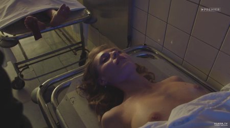 Голые женщины в морге