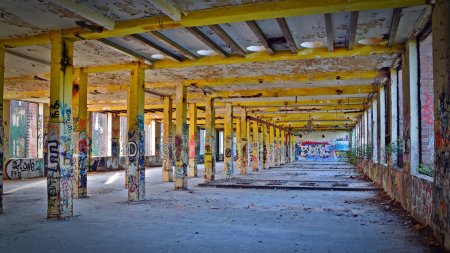 Фон заброшенного здания