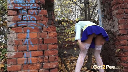 Задрала юбку эротика