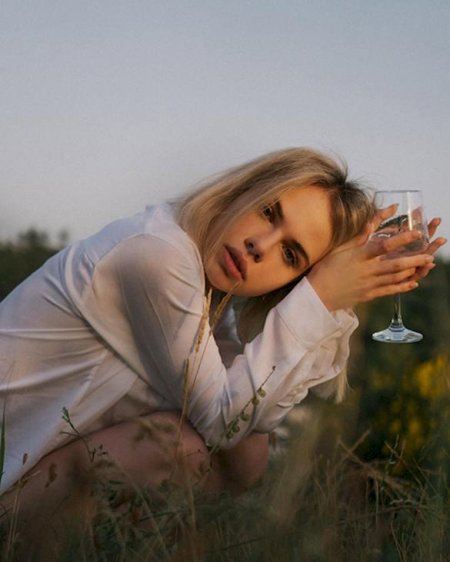 Популярная девушка