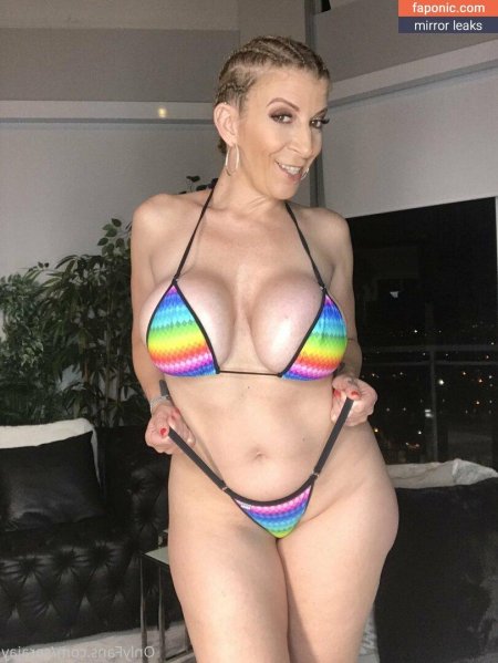 Сара джей в микробикини