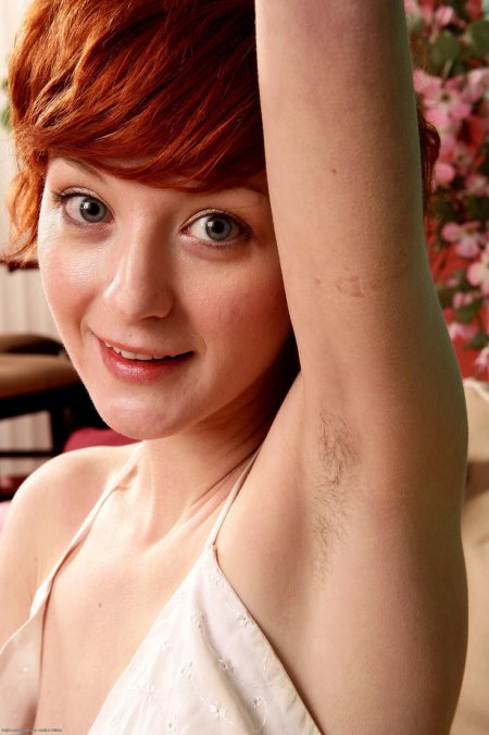 Рыжая волосатая промежность