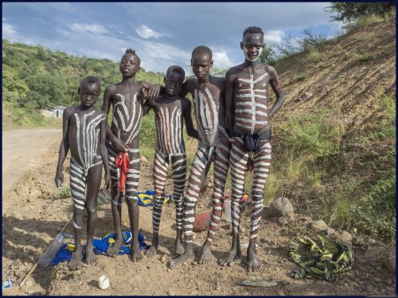 Эрекция мальчишек племени mursi