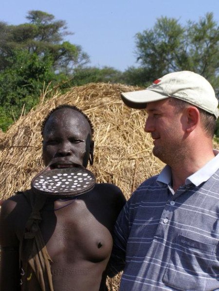 Тарелка в губе племя