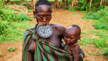 Племя мурси женщины