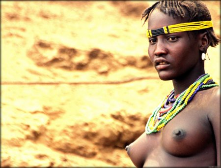 Голые женщины из племени мурси