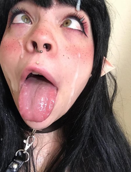 Ахегао лицо девушки