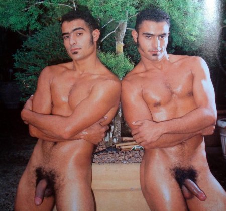 Голые братья близнецы