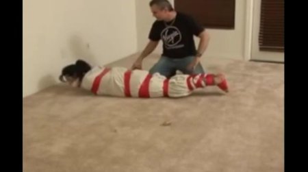 Марьянну связали скотчем