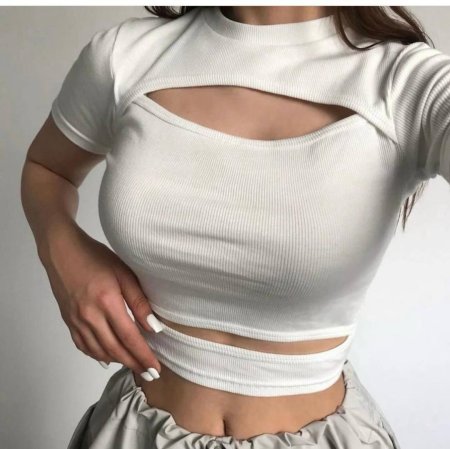 Кроп топ с вырезом