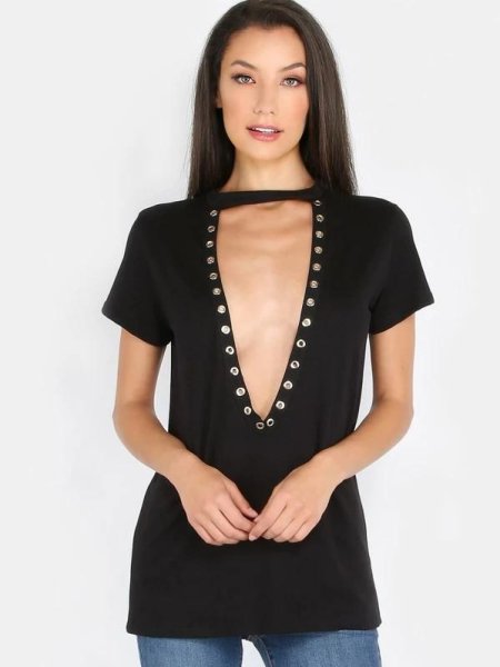 Кофта с вырезом декольте