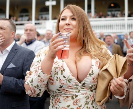 Дамы с пышным бюстом