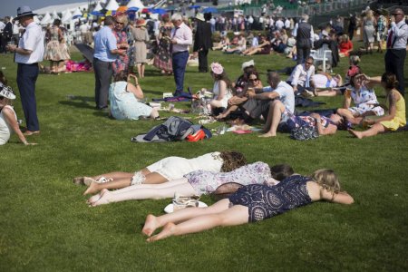 Королевские скачки в англии пьяные