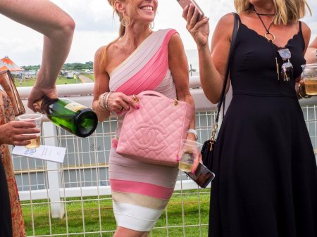 Модное платье