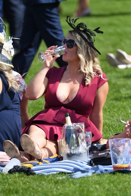 Английские леди на скачках