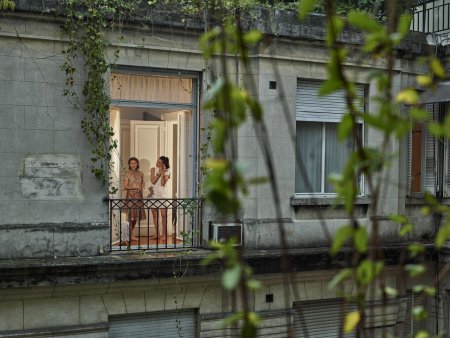 Заглядывая в окна домов