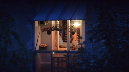 Подглядываем в ночные окна