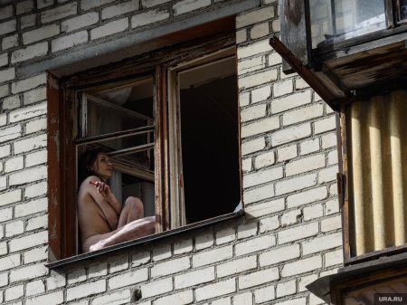 Голые в окнах