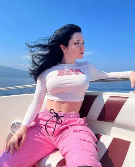 Красивая девушка