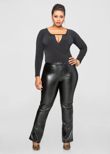 Девушки плюс сайз в леггинсах