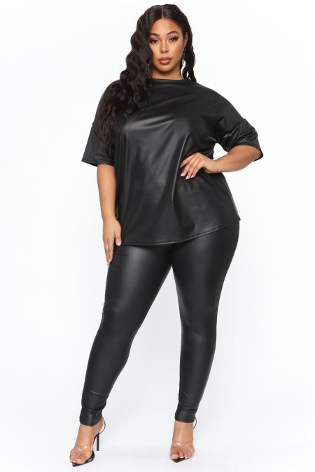 Черные леггинсы