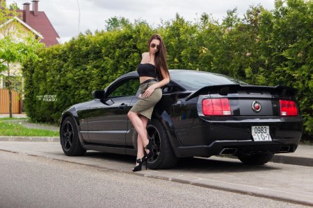 Автомобиль ford mustang