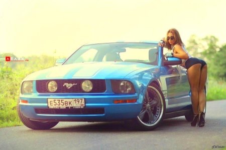 Девушка с машиной